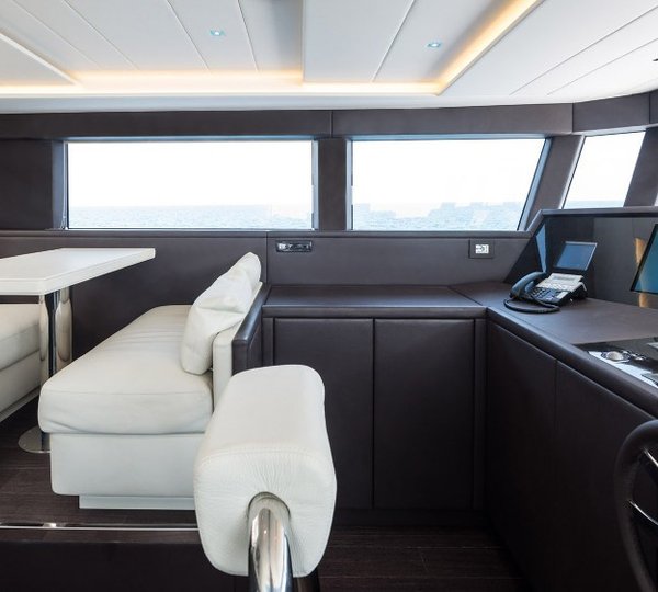 Yacht FOAM, an Admiral Classique 35 Superyacht CHARTERWORLD Luxury